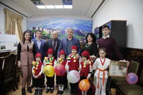 Воспитанникам ДДЮТ подарили новый микроавтобус 